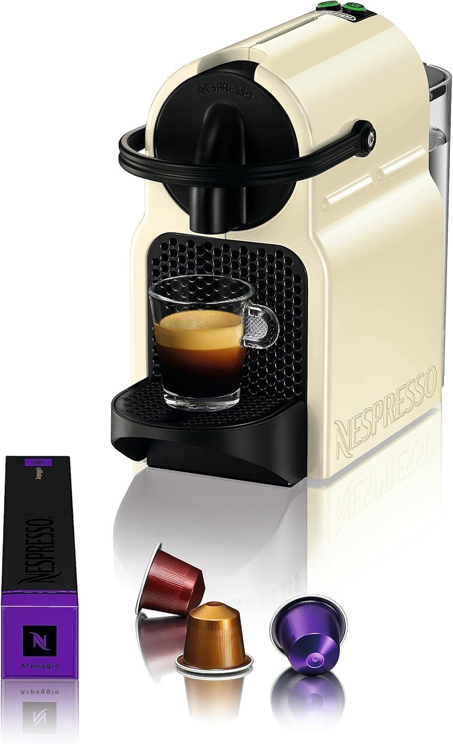 Macchina da caffè Nespresso Bianca con tazza di espresso e capsule colorate Arpeggio