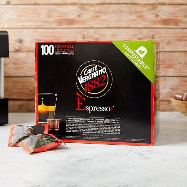 Confezione di capsule compostabili Caffè Vergnano 1882 Espresso con tazza di caffè espresso