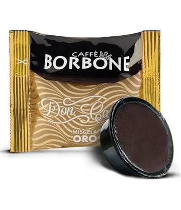 Capsula caffè Caffè Borbone Don Carlo Miscela Oro con confezione dorata e caffè in capsula nera